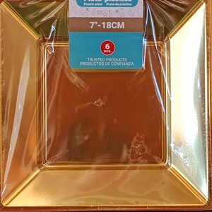Square Plastic Dessert Plates 6ct – Gold